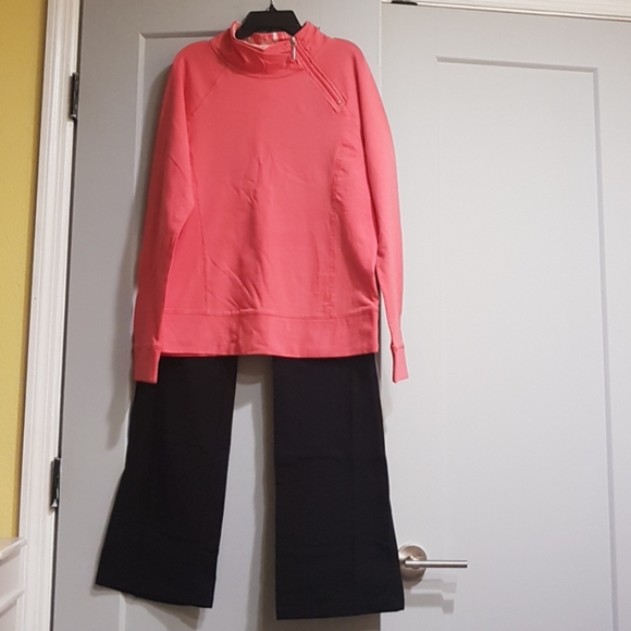 Activewear set (S/M) - Picture 2 of 6